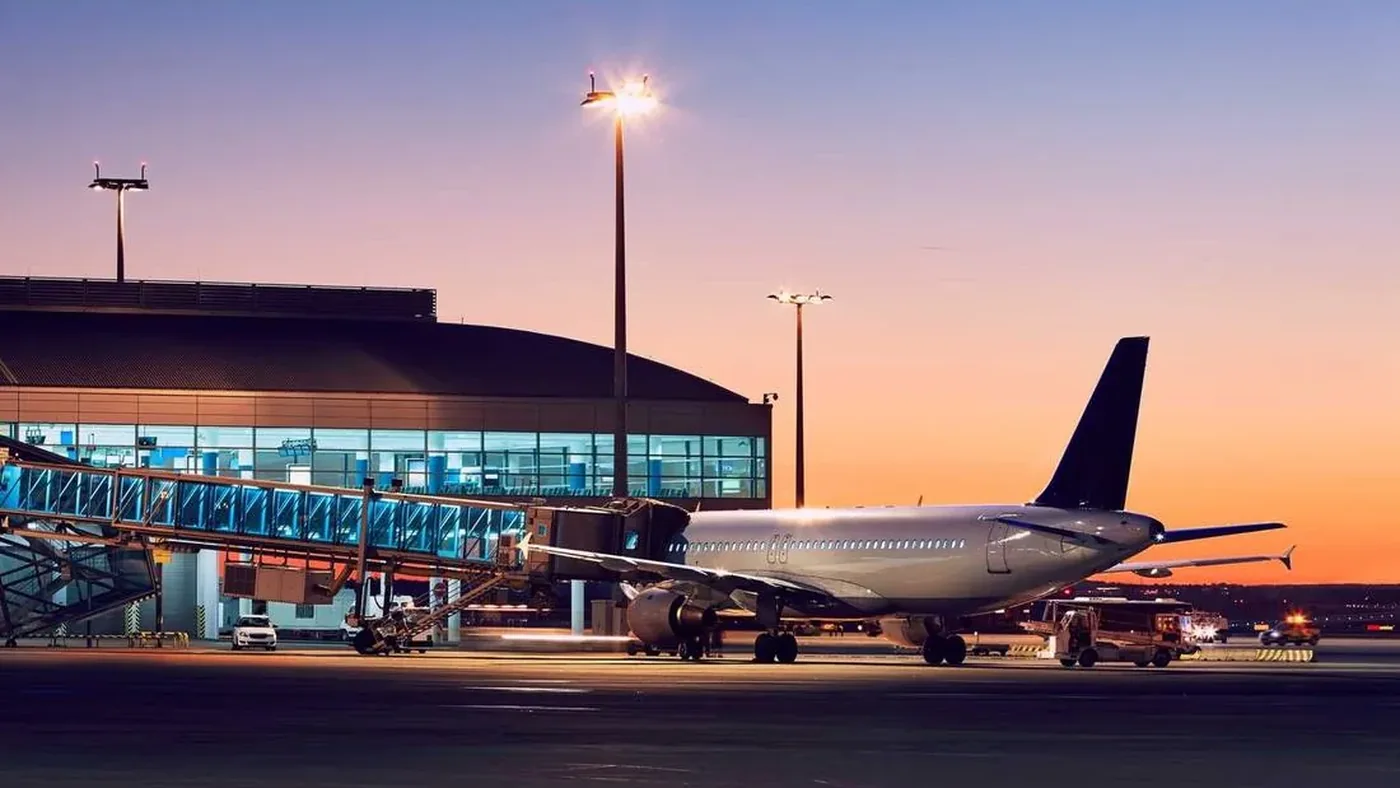 Black car waiting at a Dallas-Fort Worth International Airport terminal